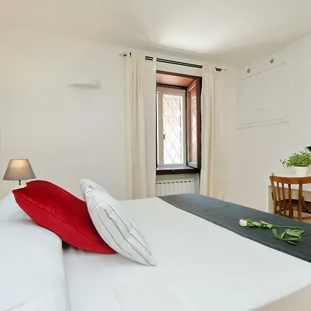 St Peter Mediatrice Apartment Rome
